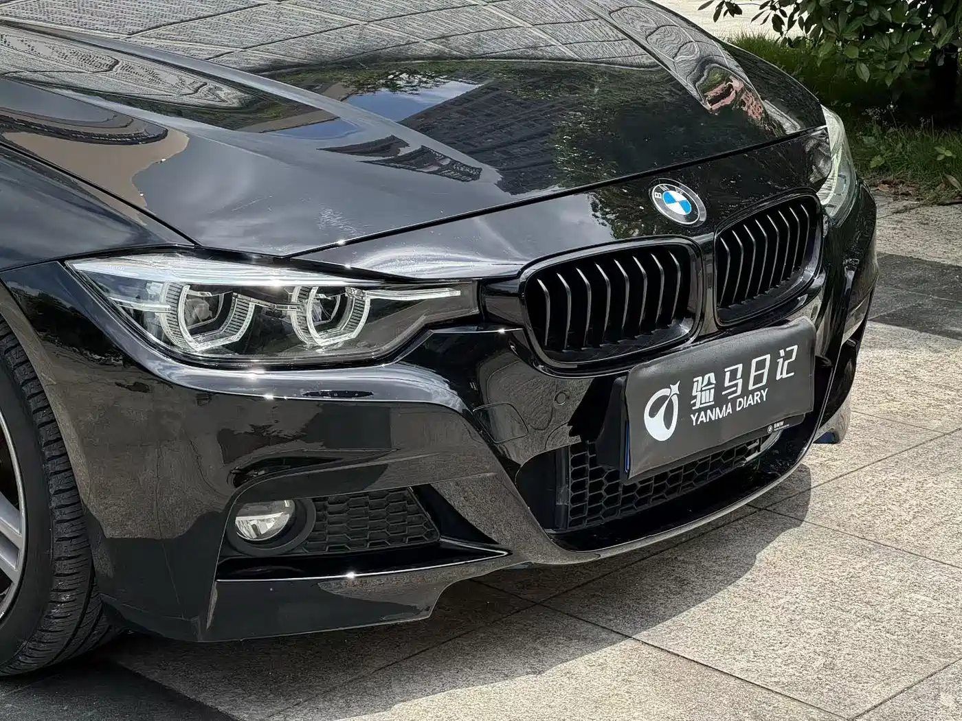 BMW 3 Series 2018 320i M Sport Black Night Edition фото 2