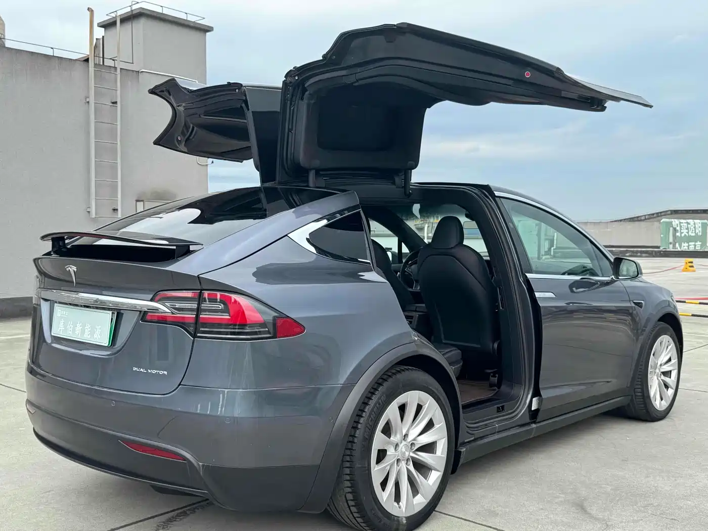 TESLA MODEL X