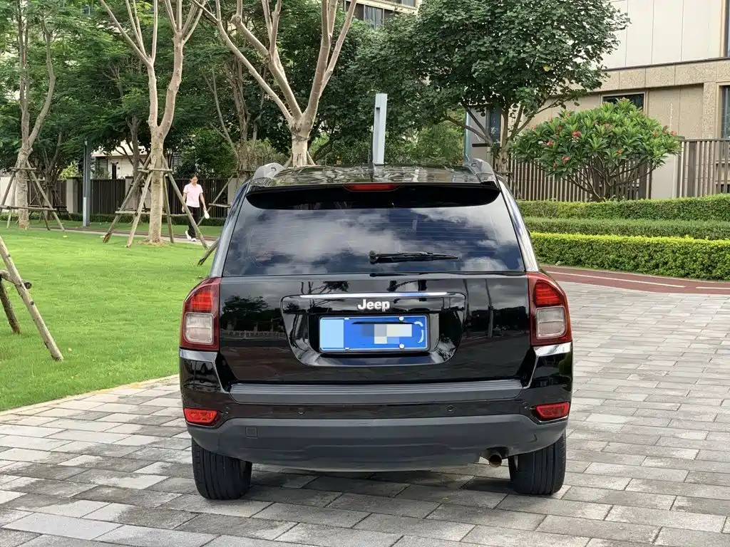 Jeep Compass (Import) 2015 2015 2.0L 2WD Sport