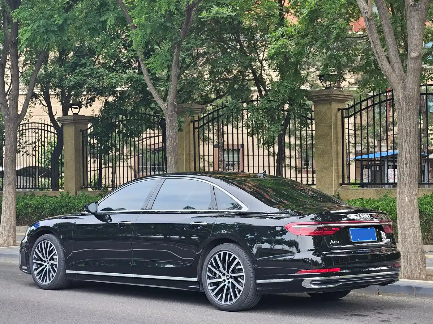 Audi A8 2023 A8L 55 TFSI quattro Flagship фото 3