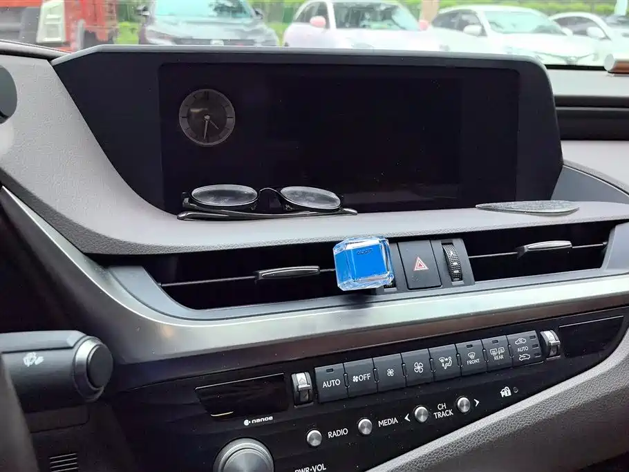 Lexus ES 2020 200 Excellence фото 13