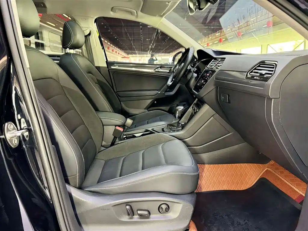 Volkswagen Tiguan L 2021 330TSI Automatic 2WD R-Line Premium фото 18