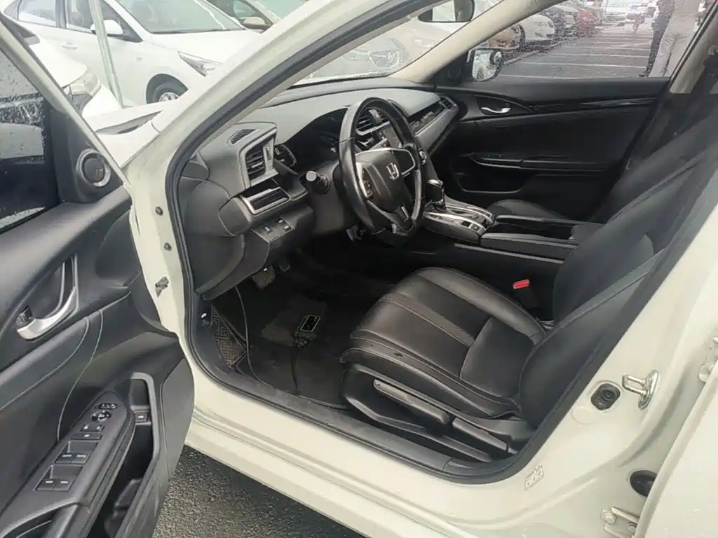 Фото 16 - Honda Civic