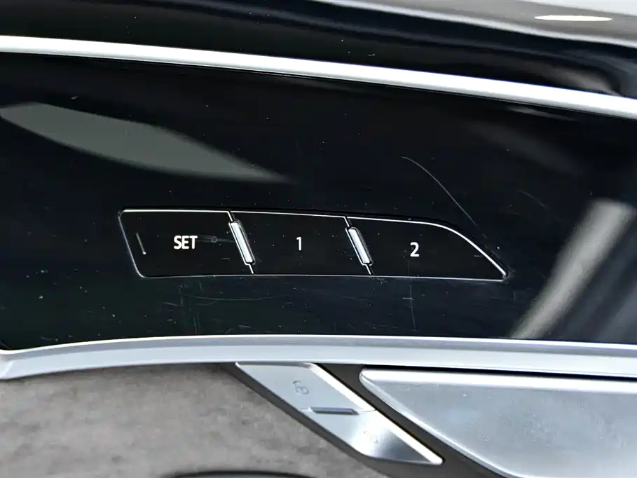 Audi A8 New Energy 2022 A8L 60 TFSIe quattro Collector's Edition фото 31