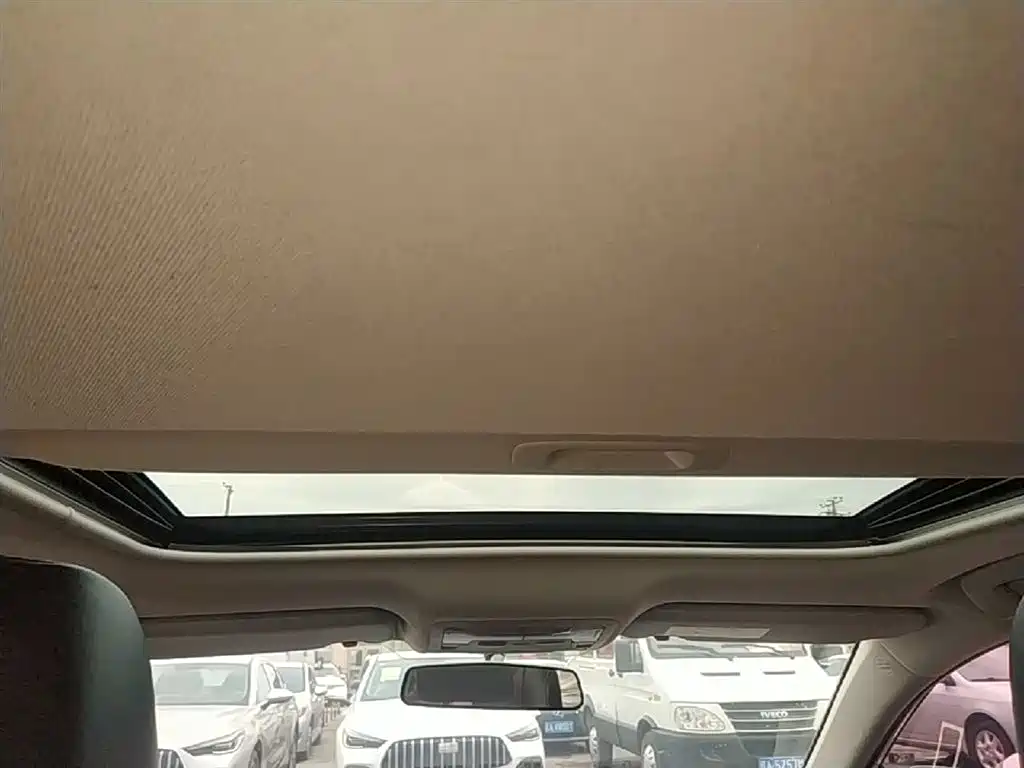Toyota Corolla 2017 Facelift Hybrid 1.8L E-CVT Elite Edition фото 18