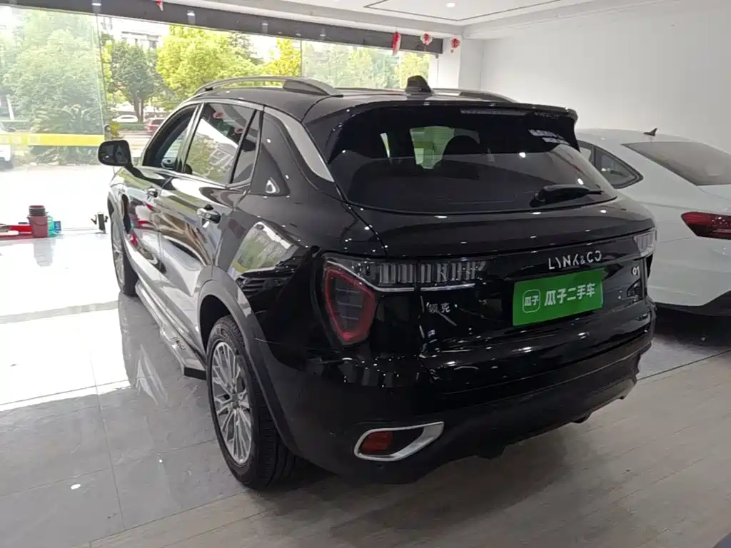 Фото 5 - Lynk & Co 01