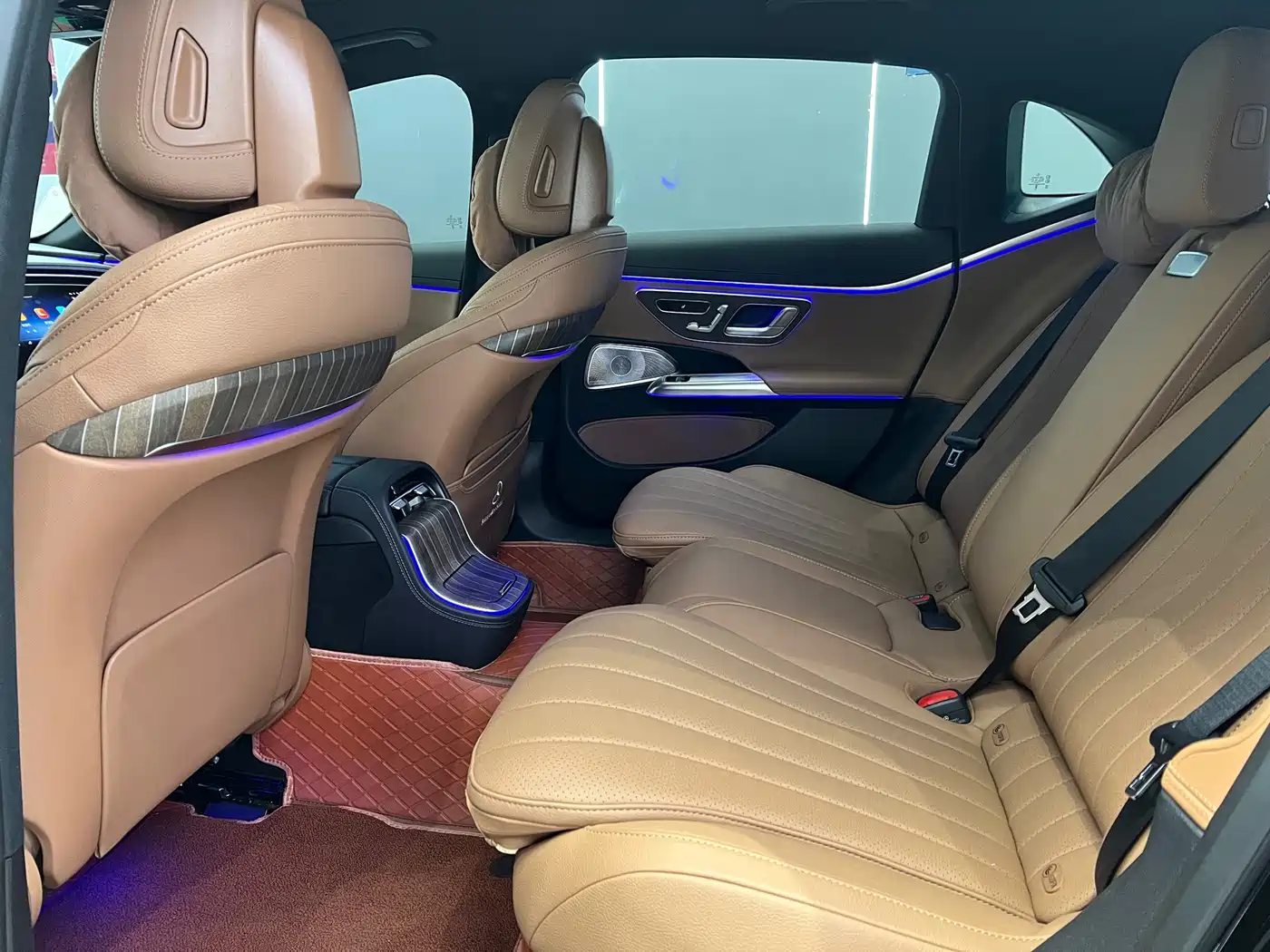 Mercedes-Benz E-Class 2025 E 300 L Luxury фото 7