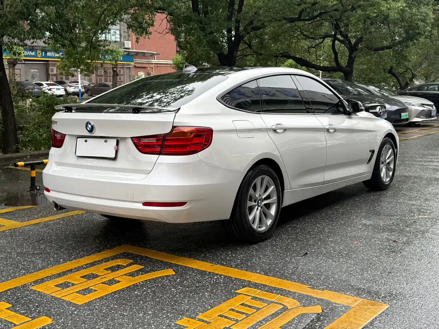 BMW 3 Series GT 2013 Model 320i Leading фото 4