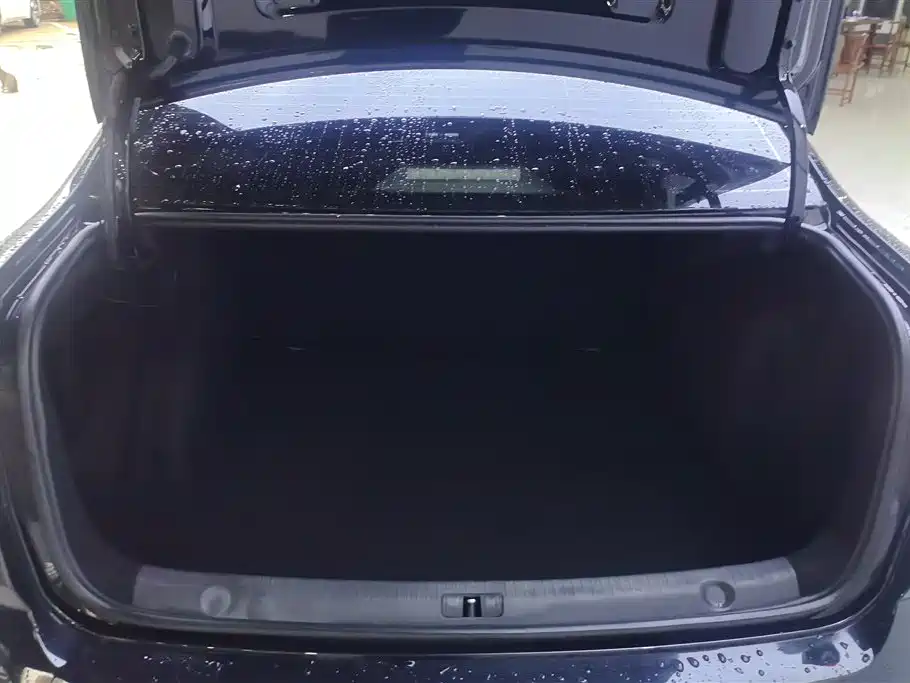 Volkswagen Lavida 2015 1.6L Automatic Comfort Edition фото 4