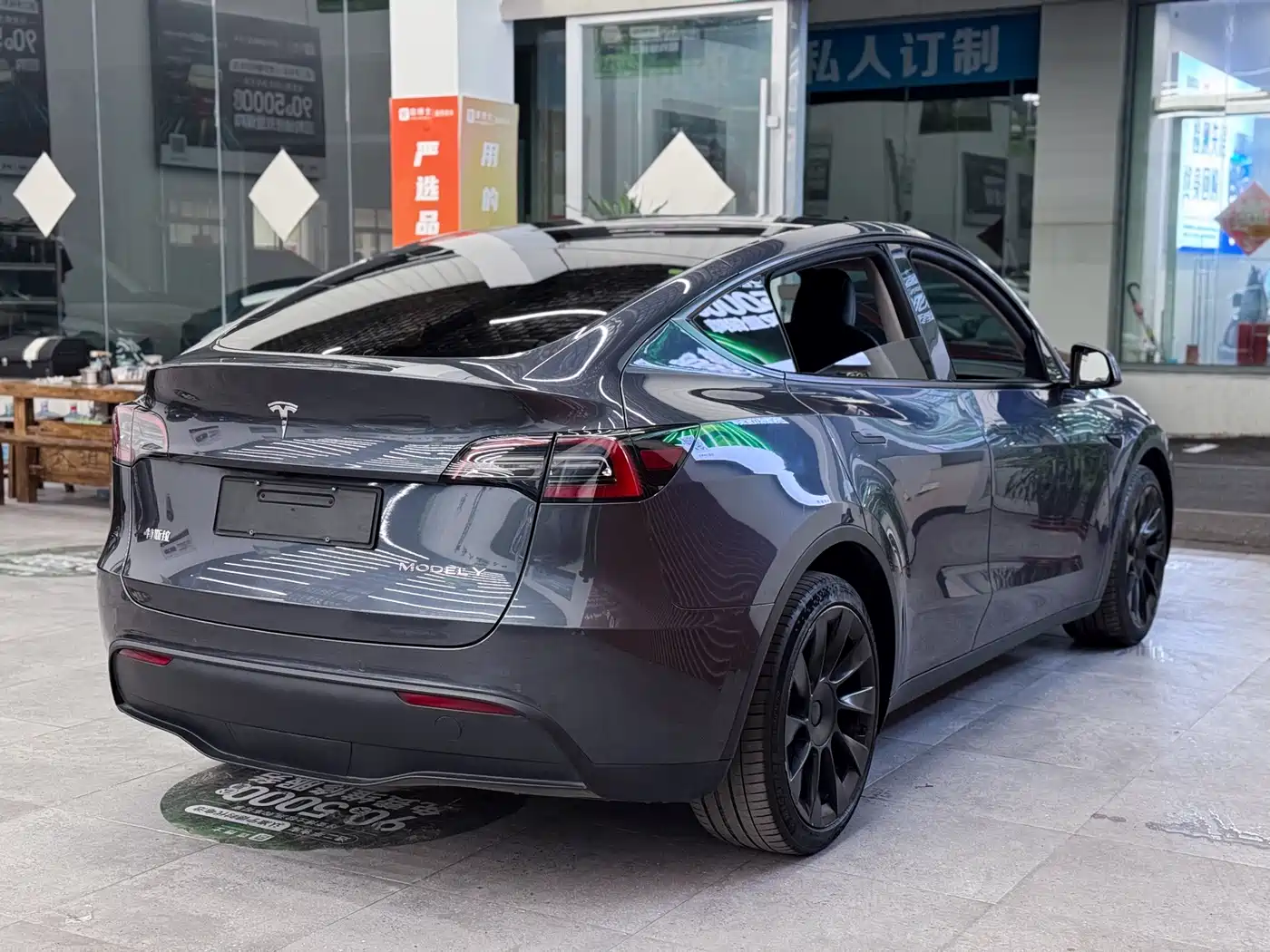 TESLA MODEL Y