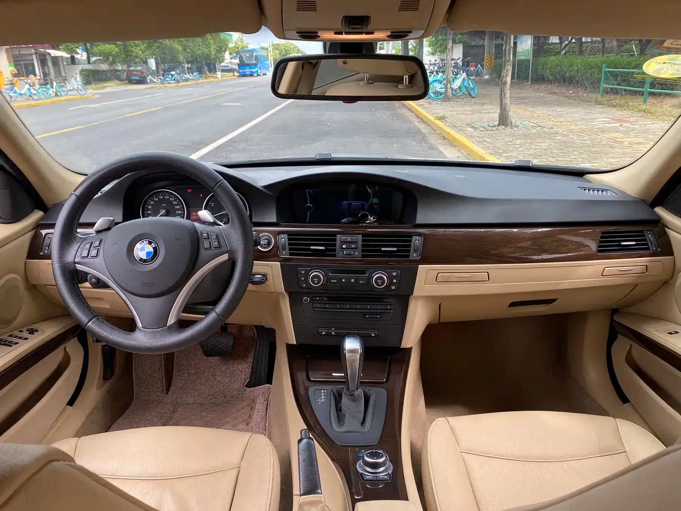 BMW 3 Series 2009 325i Luxury фото 6