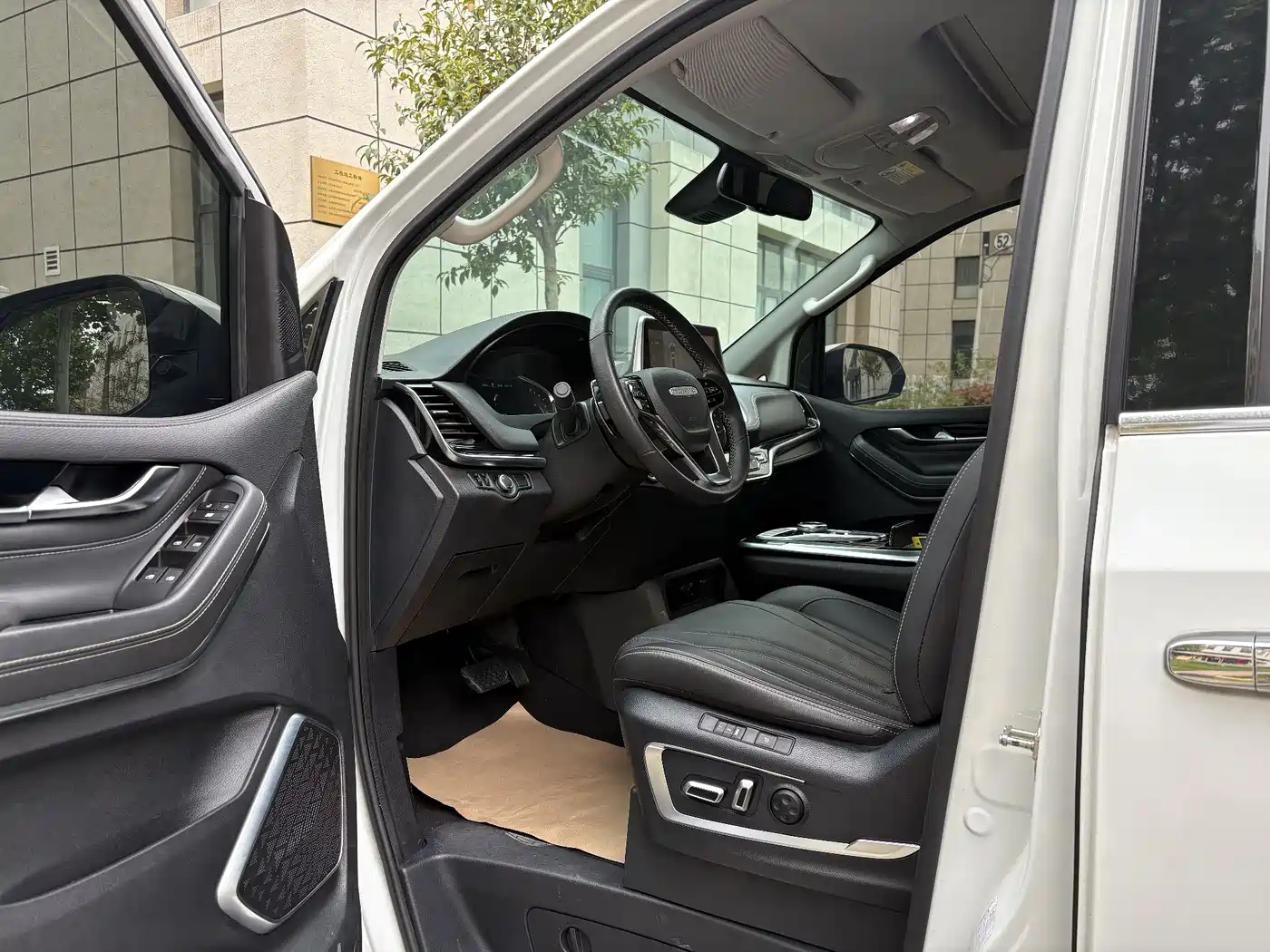SAIC Maxus Maxus G20 2021 PLUS 2.0T Gasoline Automatic Intelligent Premium Edition фото 12