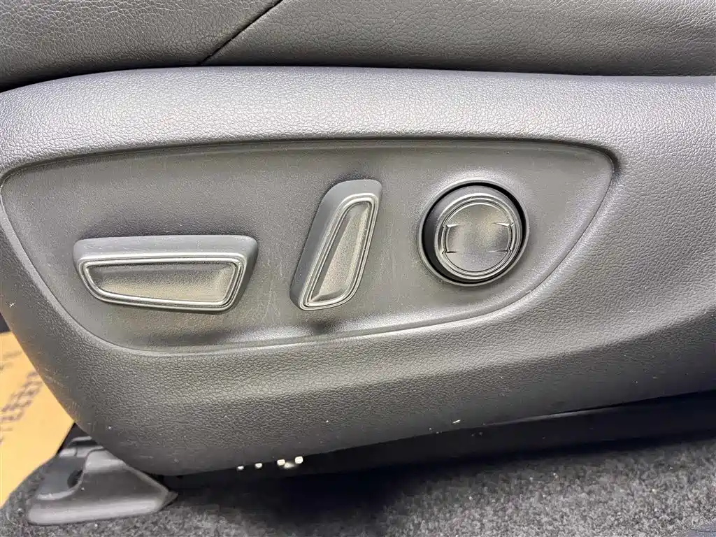 Toyota Wildlander 2020 Hybrid 2.5L E-CVT FWD Premium Edition фото 20