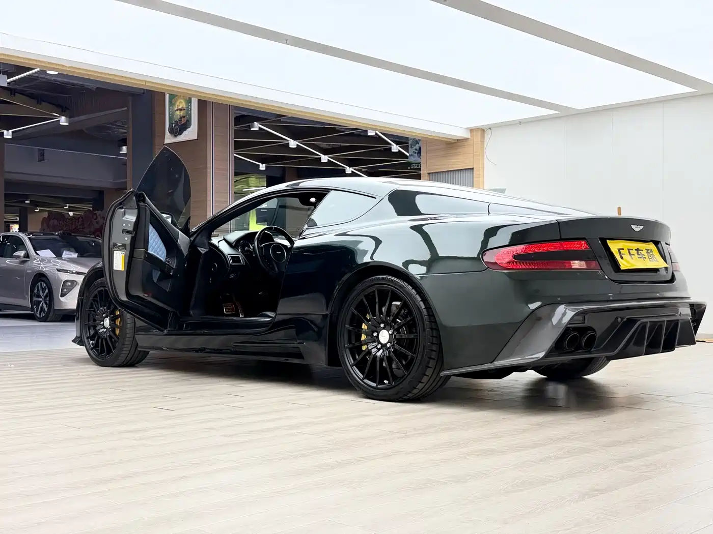 Aston Martin DB9 2011 6.0L Touchtronic Coupe фото 5