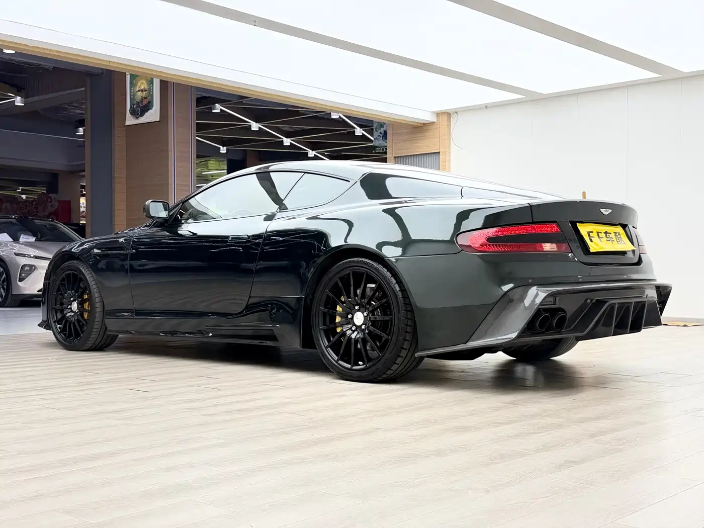 Aston Martin DB9 2011 6.0L Touchtronic Coupe фото 7