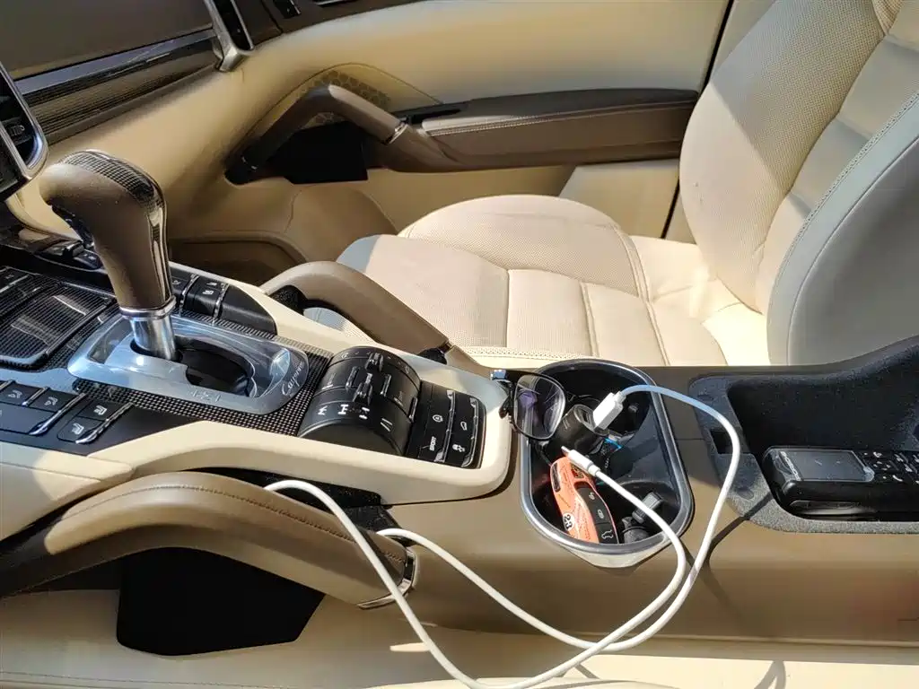 Porsche Cayenne 2013 Cayenne Turbo S 4.8T фото 16