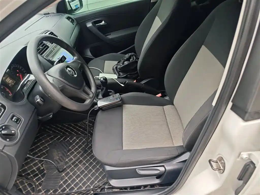 Volkswagen Polo 2016 1.4L Manual Trend фото 14