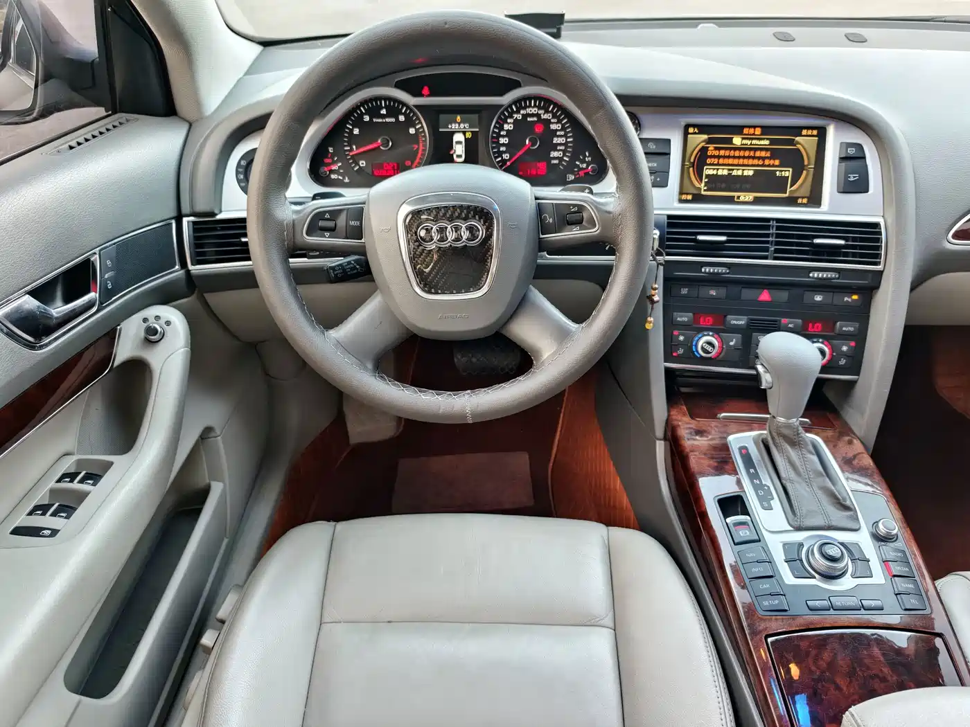 Фото 11 - Audi A6L