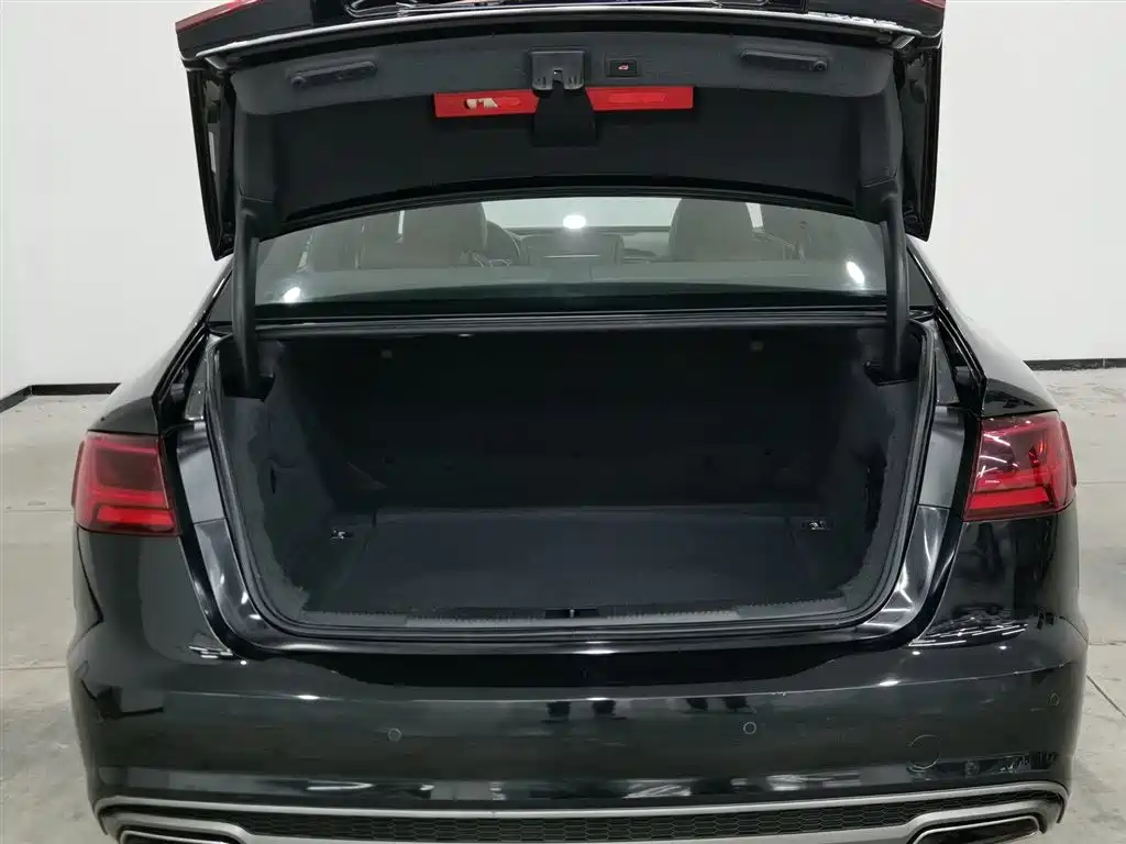 Audi A6L 2018 30th Anniversary 45 TFSI quattro Sport фото 16