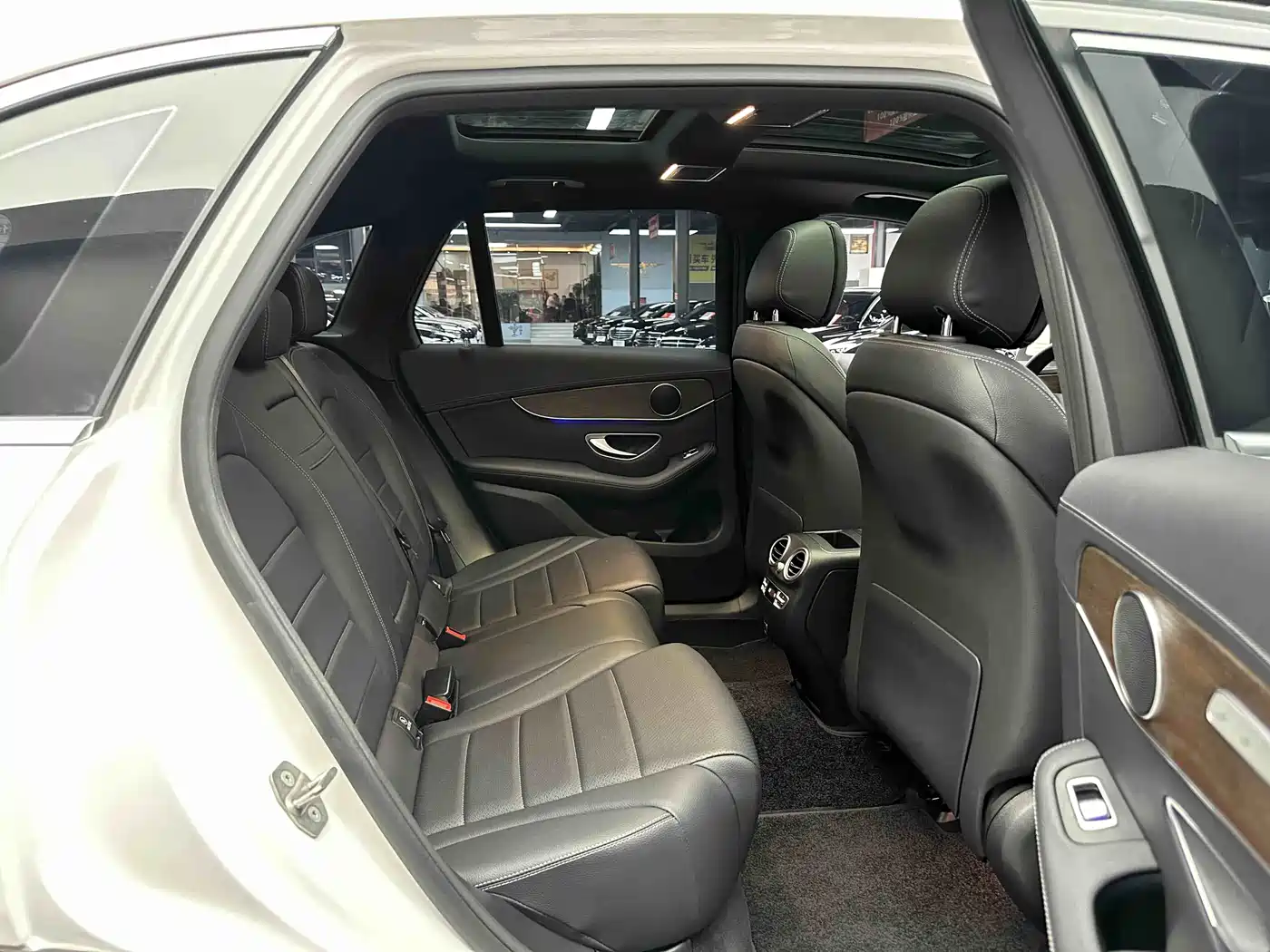 Mercedes-Benz GLC 2022 Facelift GLC 300 L 4MATIC Dynamic Collector's Edition фото 8