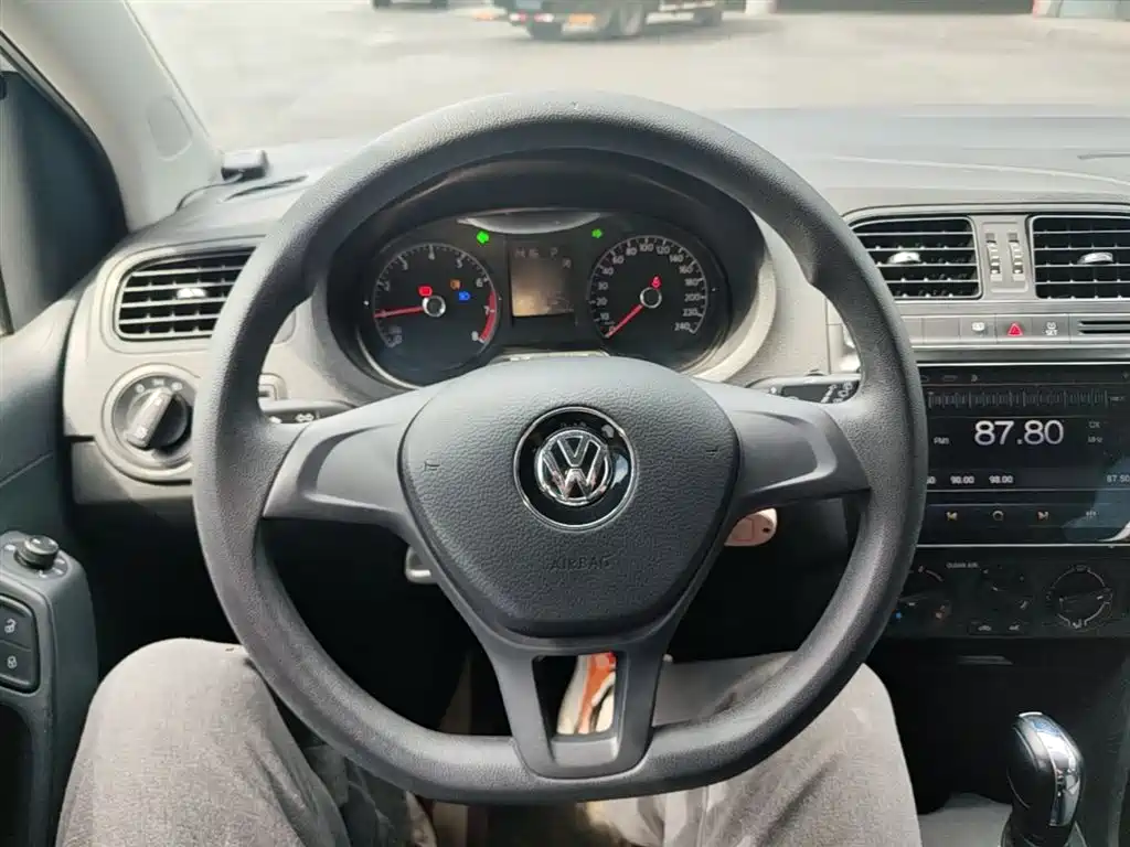 Volkswagen Polo 2018 1.5L Auto Safe Drive фото 10