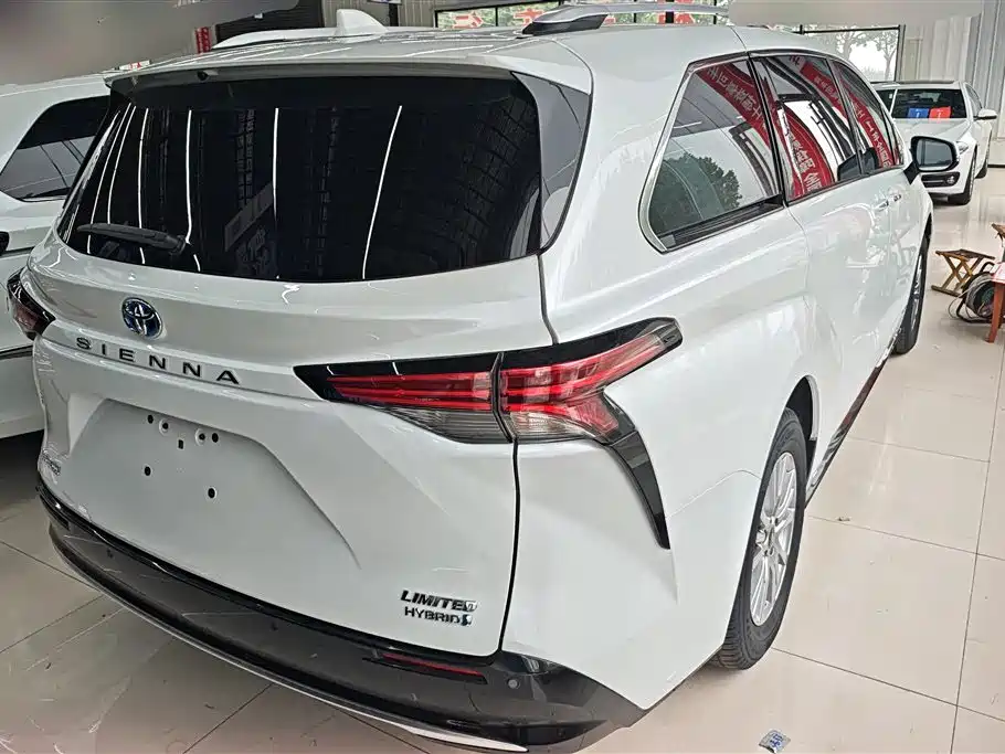 Toyota Sienna 2021 2.5L Hybrid Premium Edition фото 3