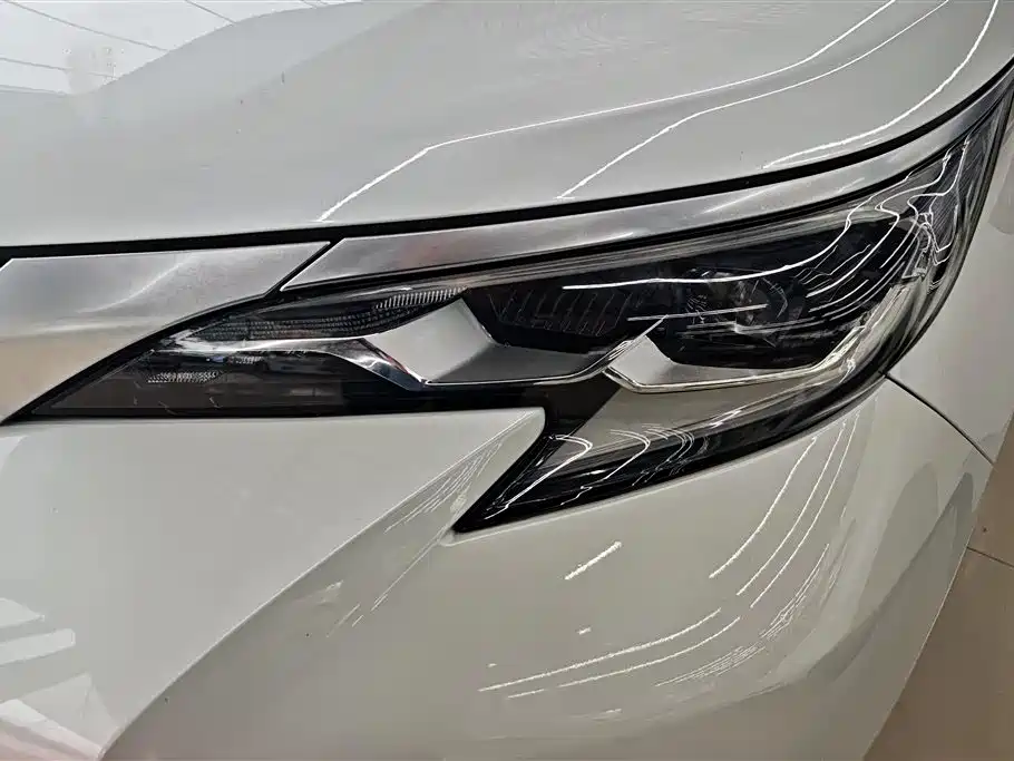 Toyota Sienna 2021 2.5L Hybrid Premium Edition фото 5