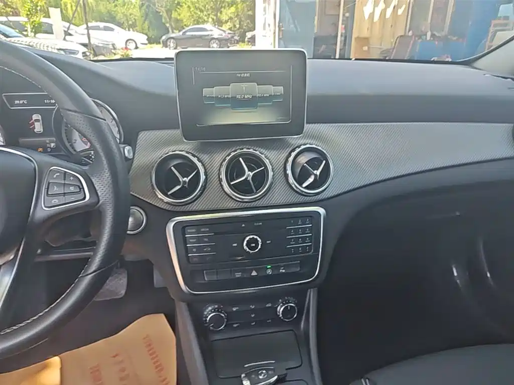 Mercedes-Benz GLA 2016 GLA 200 Dynamic фото 13