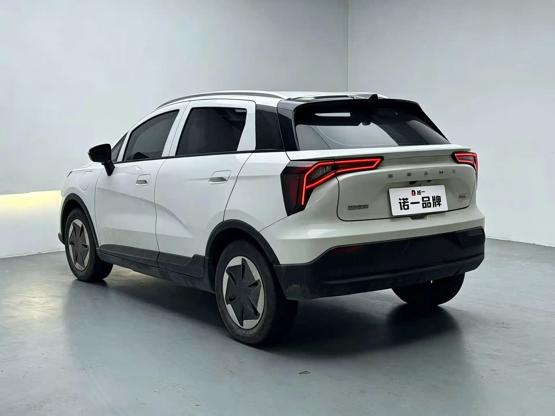 Фото 4 - Geely Geometry E Firefly