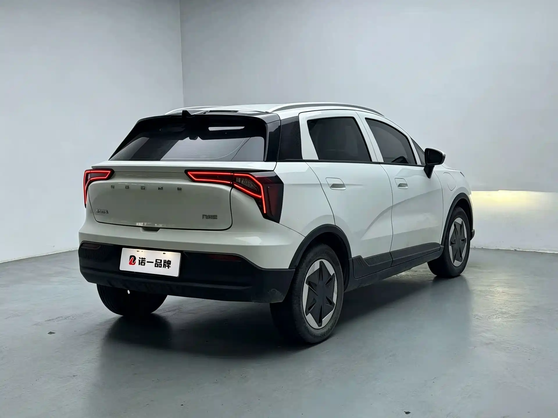 Фото 5 - Geely Geometry E Firefly