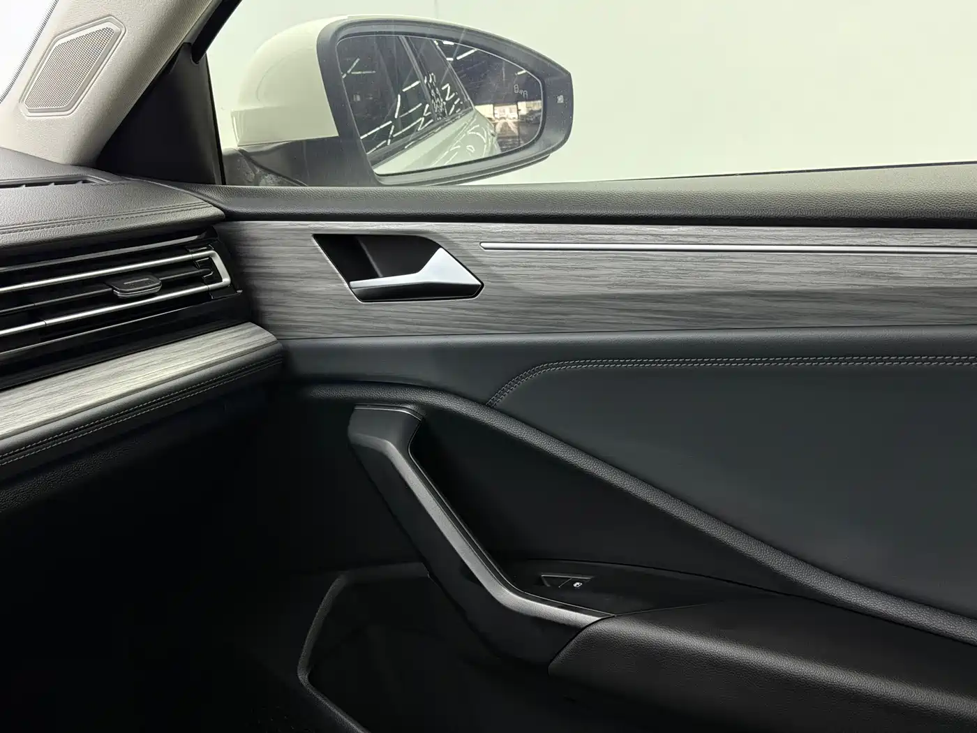 Volkswagen Sagitar 2023 280TSI DSG Surpass Plus Edition фото 8