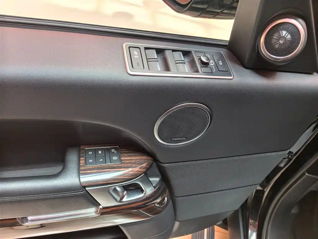 Land Rover Range Rover 2017 3.0 SC V6 Golden Age Edition фото 16