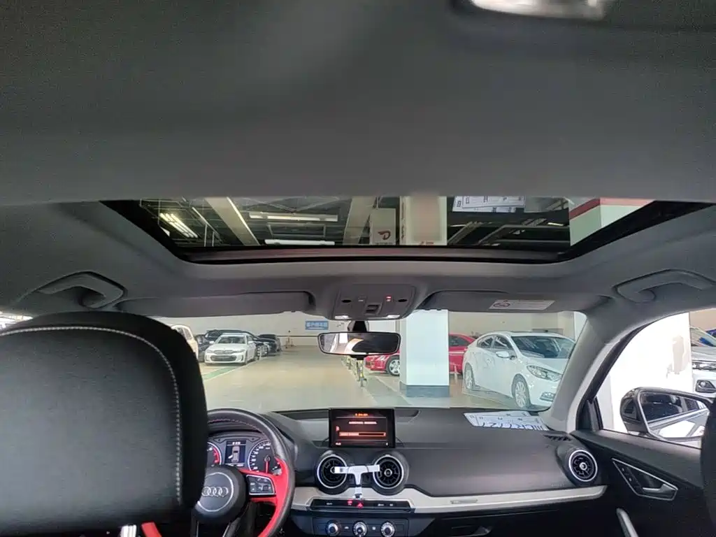 Фото 18 - Audi Q2L