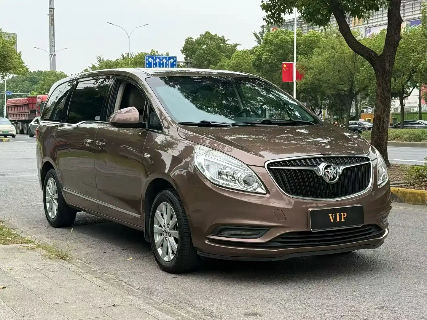 Photo 3 - Buick GL8