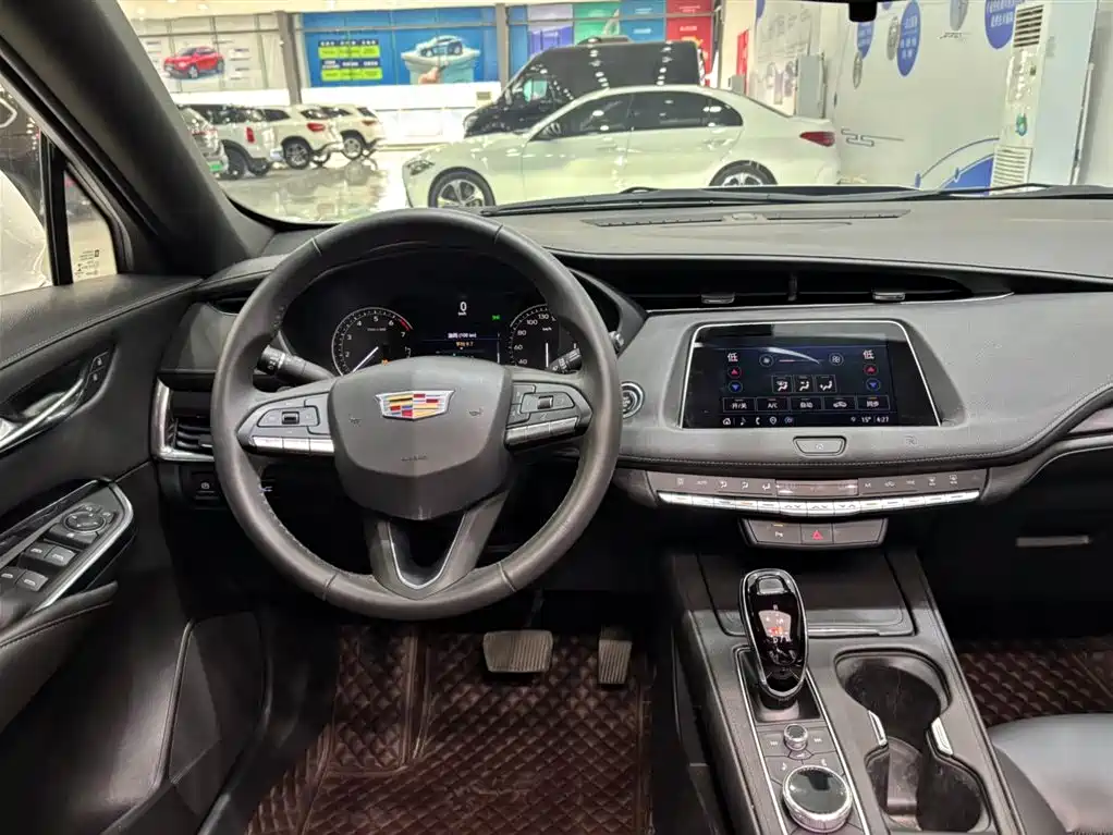 CADILLAC XT4