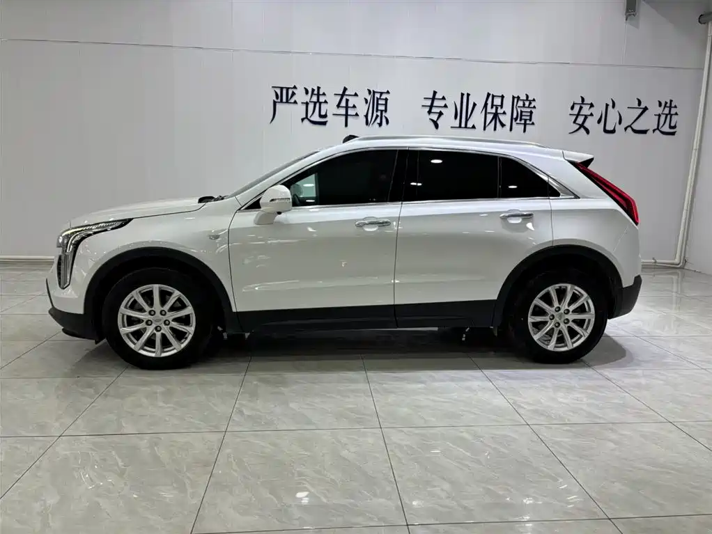 CADILLAC XT4