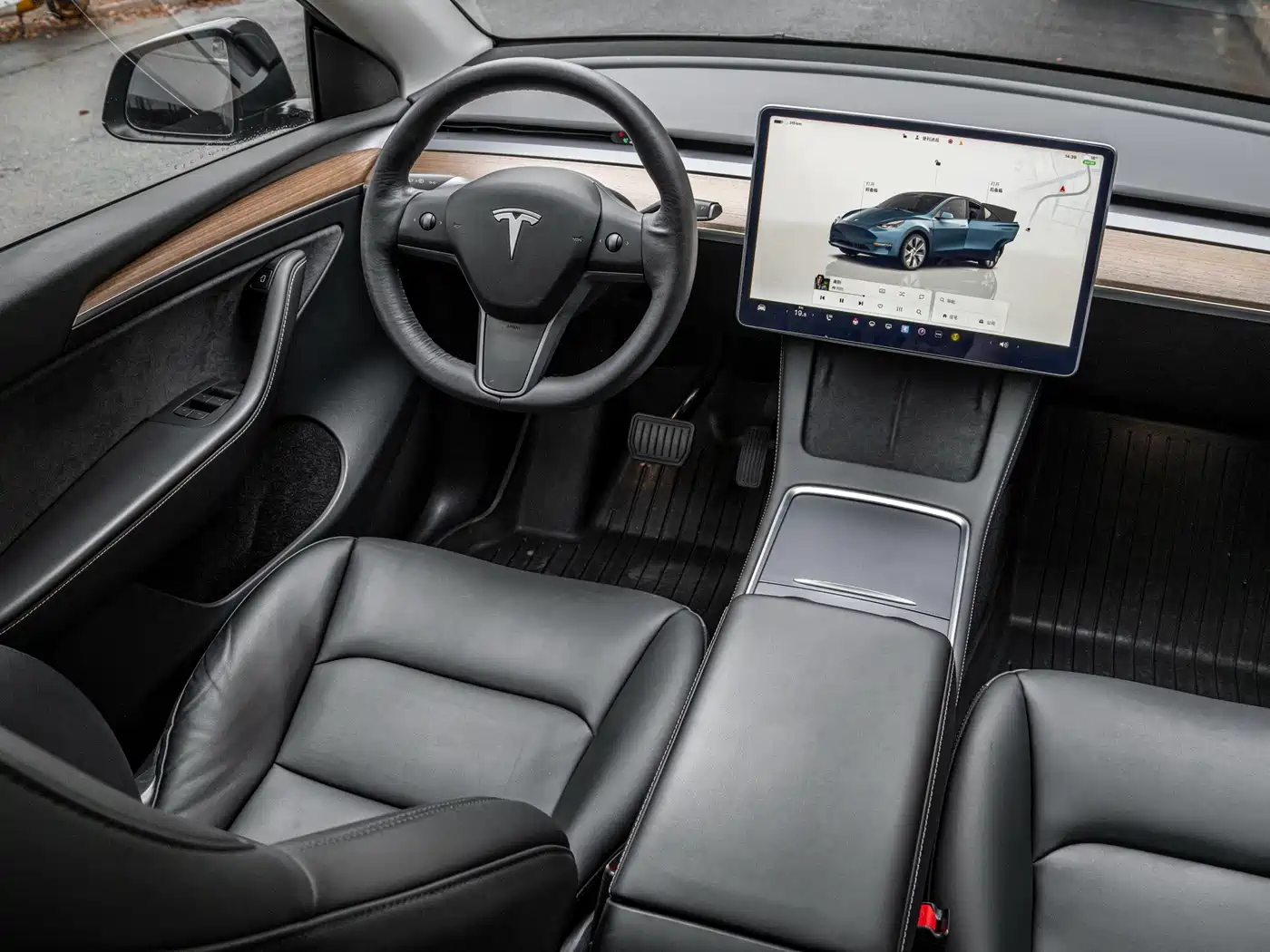 TESLA MODEL Y