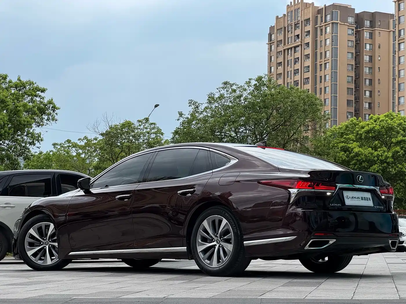 Фото 4 - Lexus LS