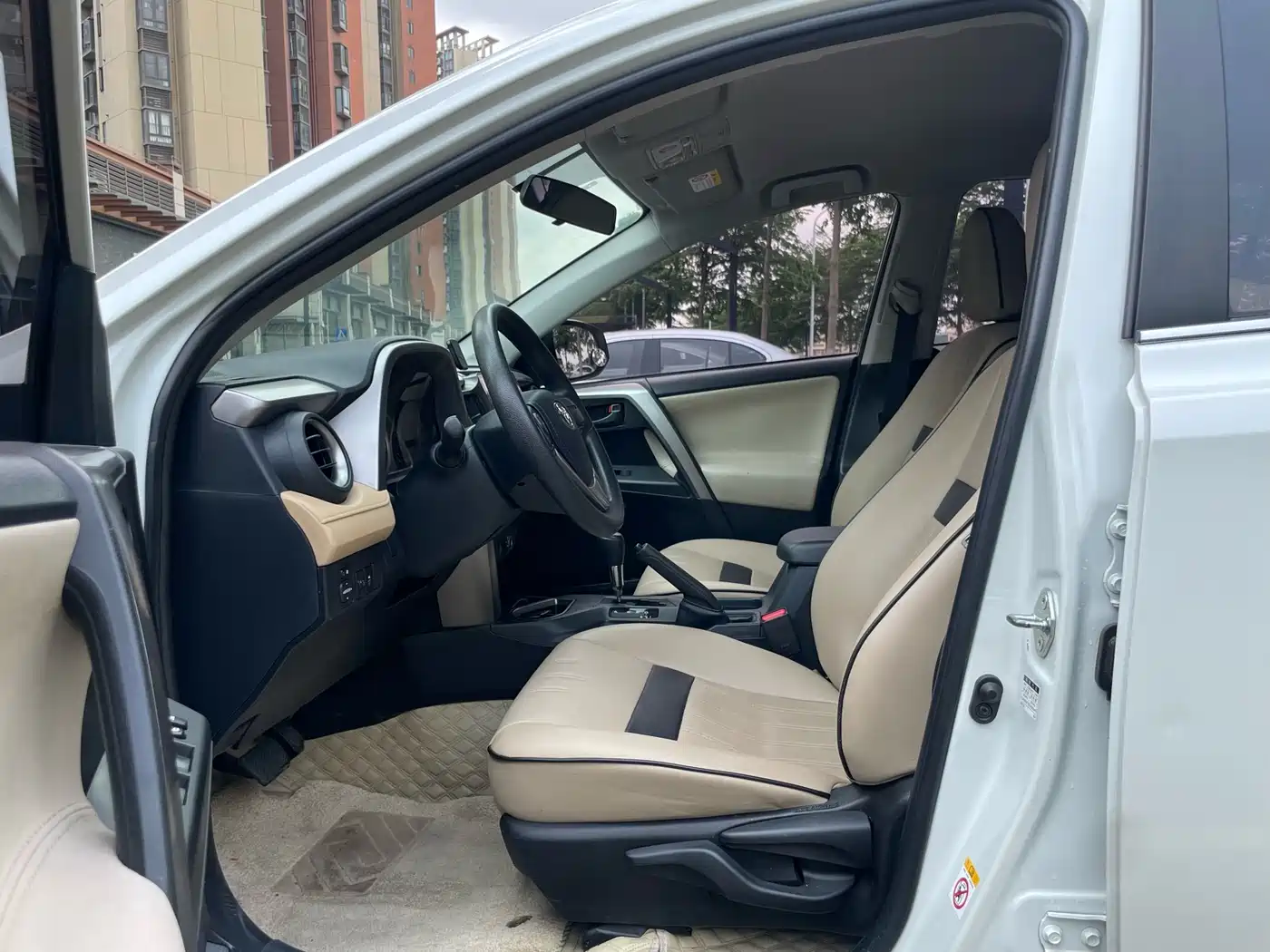 Toyota RAV4 Rongfang 2016 2.0L CVT 2WD Urban (China V) фото 10