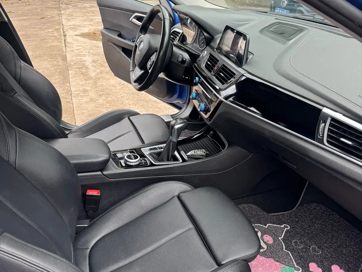 BMW 1 Series 2017 118i Sport фото 8