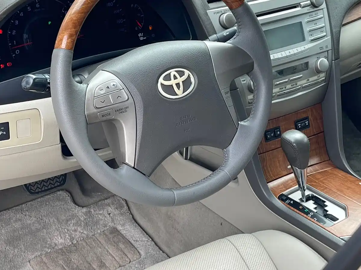 Photo 4 - Toyota Camry
