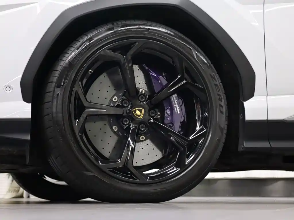 Фото 38 - Lamborghini Urus