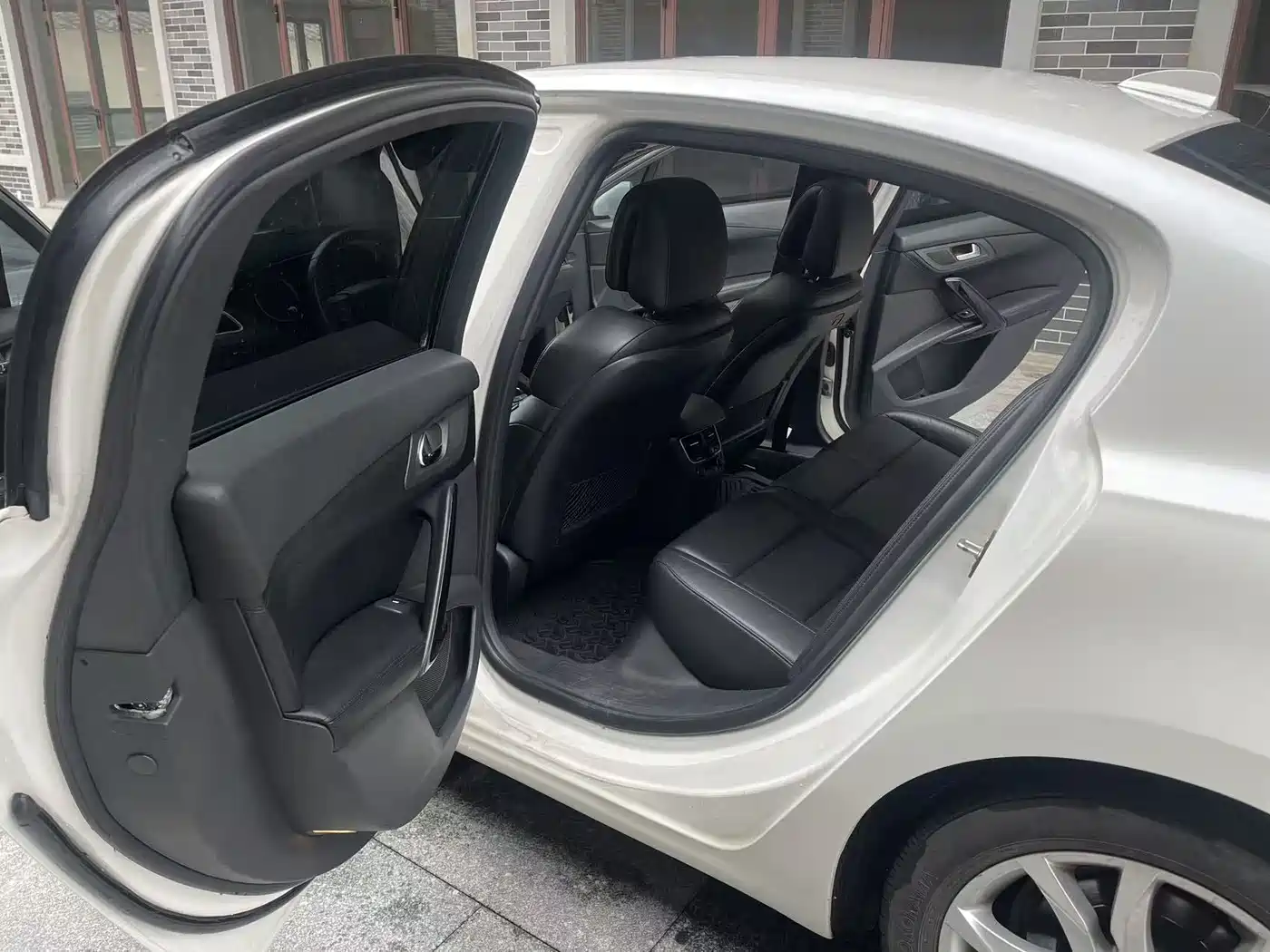 Peugeot 508 2011 2.3L Automatic Luxury Edition фото 8