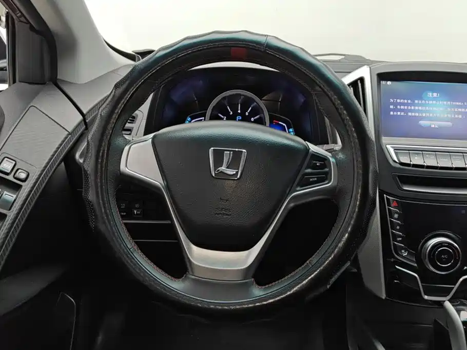 Фото 15 - Luxgen U6 SUV