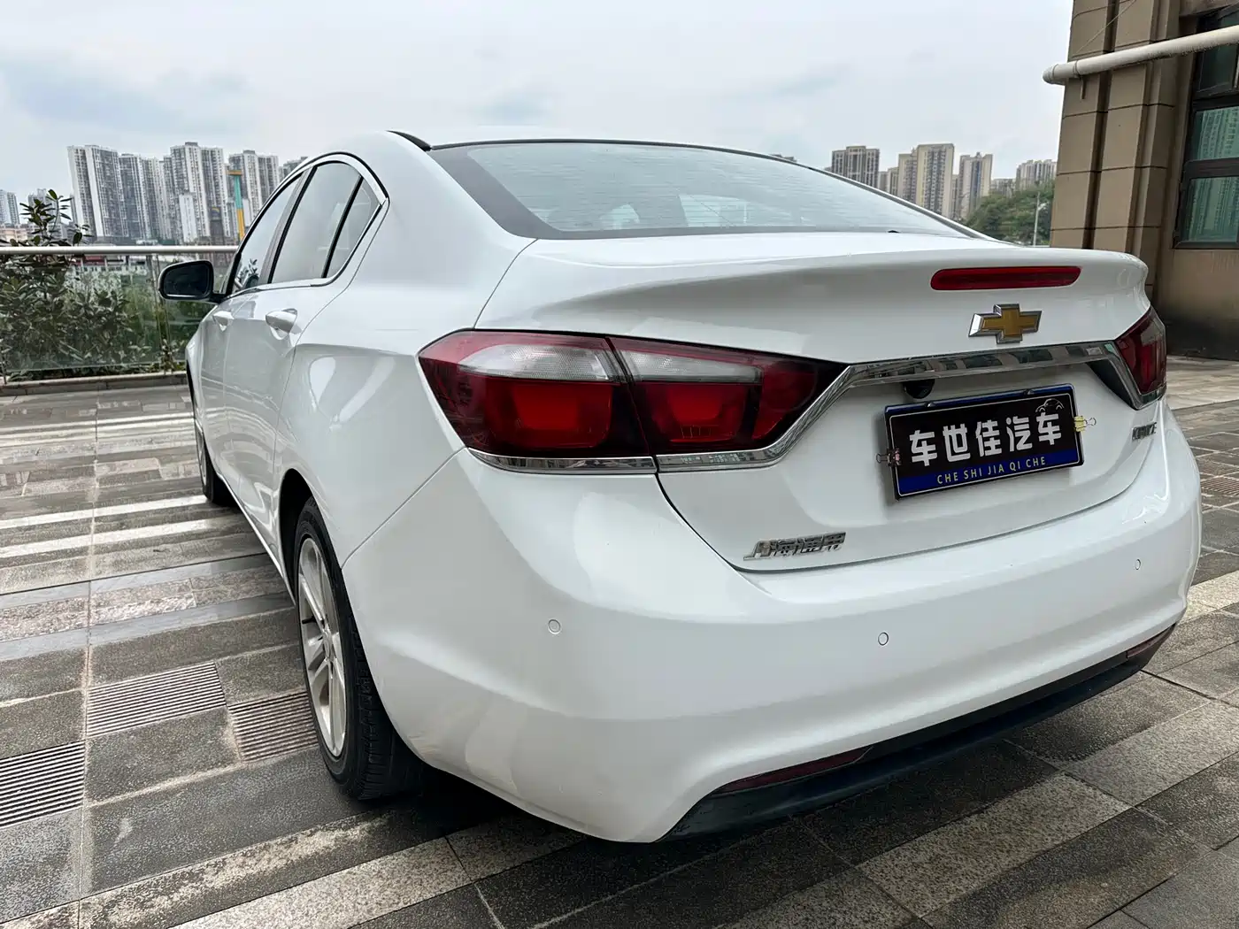 Chevrolet Cruze 2015 1.5L Automatic Luxury Edition фото 4