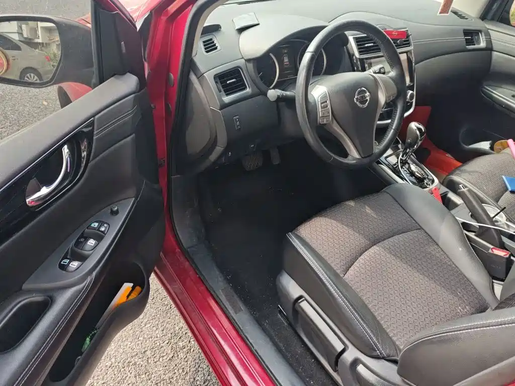 Photo 12 - Nissan Tiida