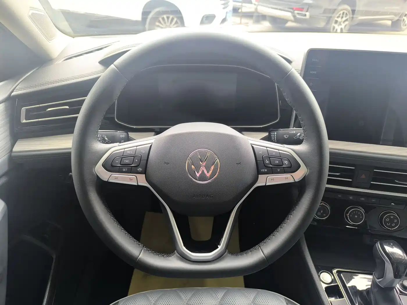 Volkswagen Sagitar 2024 300TSI DSG Surpass Edition фото 15