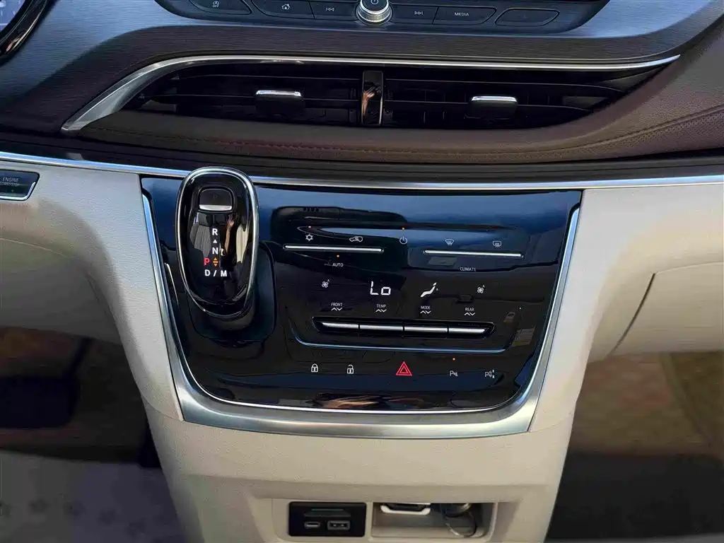 Фото 12 - Buick GL8