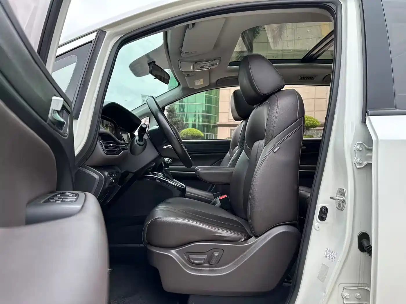 GAC Trumpchi Trumpchi M6 2019 270T Automatic Premium Edition (7-Seater) China V фото 14