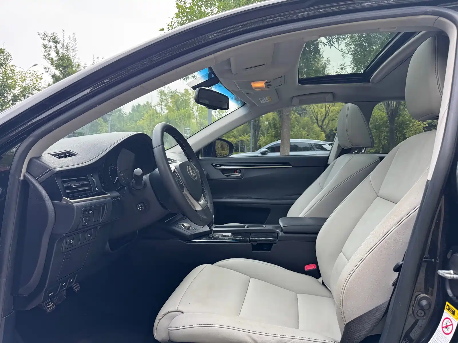 Фото 4 - Lexus ES